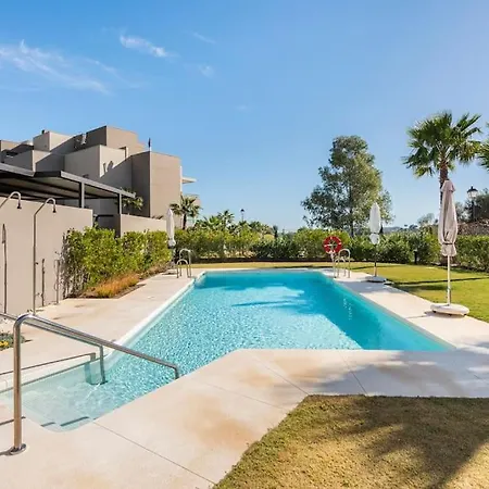 Apartment Sunny Valley Golf, Amazing Views & Pool Mijas